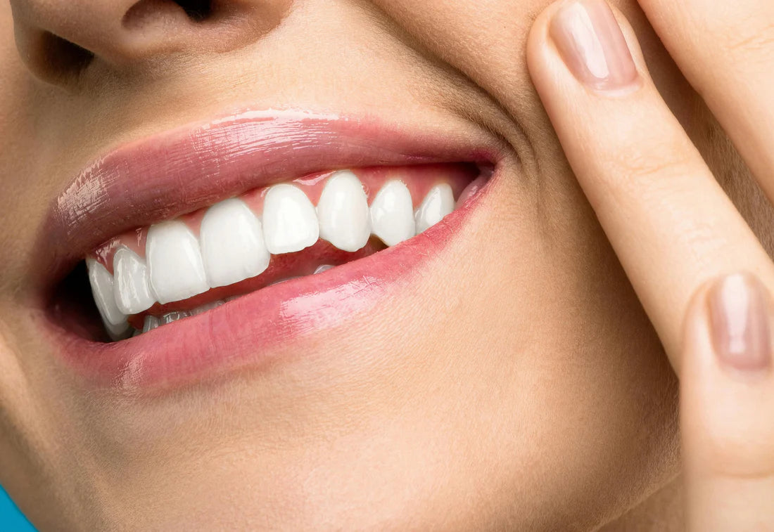 Como funciona o clareamento dental e quais produtos escolher