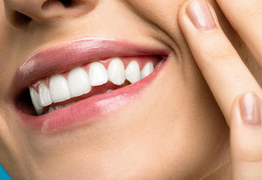 Como funciona o clareamento dental e quais produtos escolher
